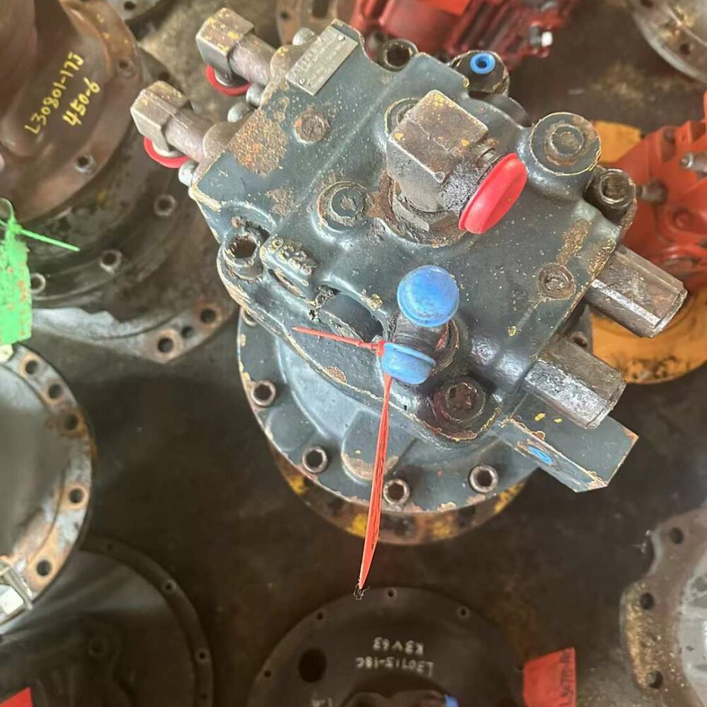 Гидромотор поворота в сборе с редуктором ROBEX 220 LC-9S 3106-10131 (1) Гидромотор поворота в сборе с редуктором ROBEX 220 LC-9S 3106-10131